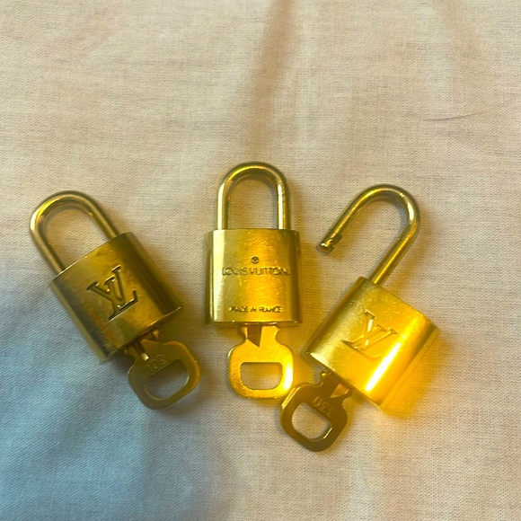 Authentic!!! LV Lock and Key 3 choices available - Picture 6 of 15